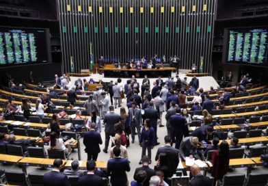 Câmara dos Deputados amplia isenção tributária para igrejas: entenda o que muda com a PEC